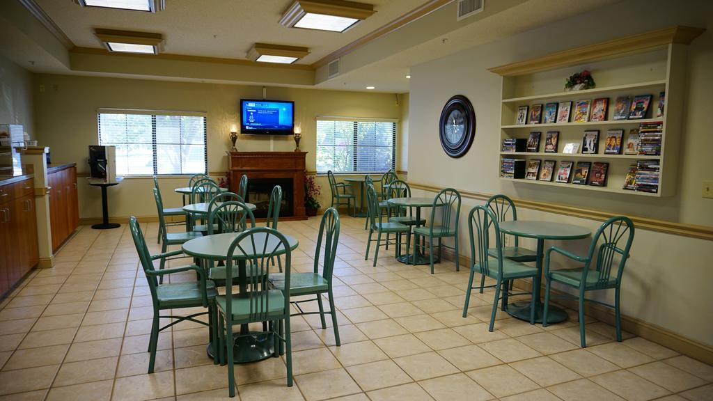 Wesley Inn Wichita Zewnętrze zdjęcie