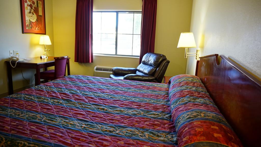 Wesley Inn Wichita Zewnętrze zdjęcie