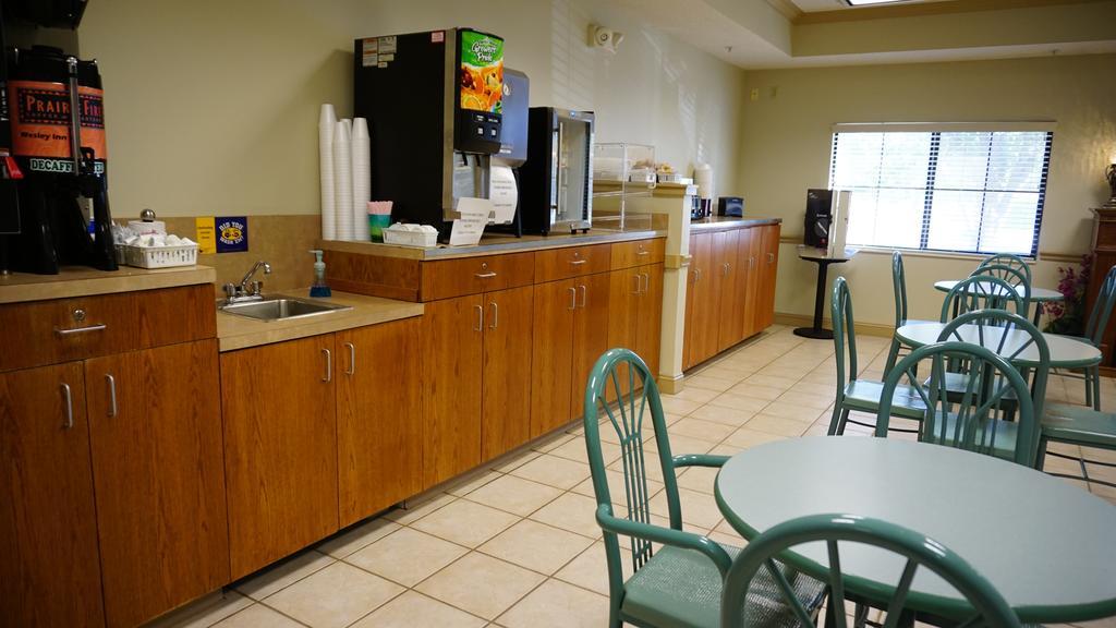Wesley Inn Wichita Zewnętrze zdjęcie