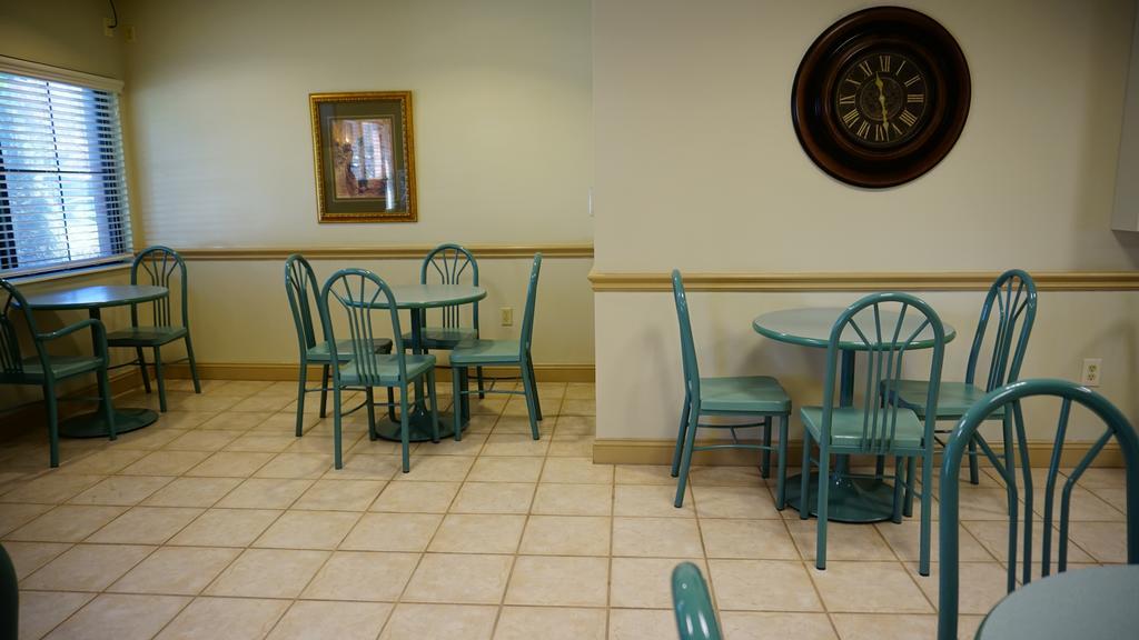 Wesley Inn Wichita Zewnętrze zdjęcie