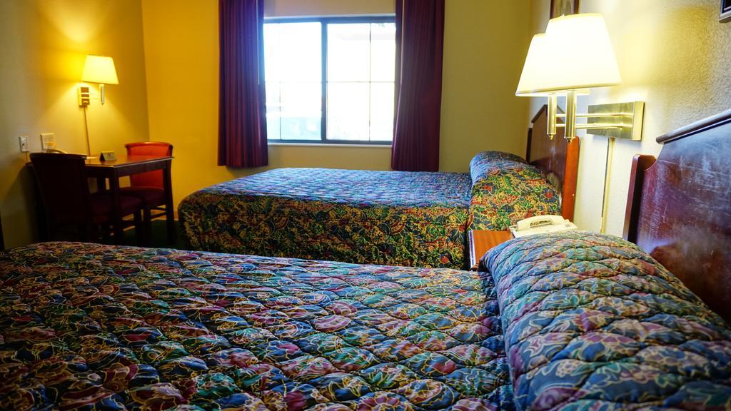 Wesley Inn Wichita Zewnętrze zdjęcie
