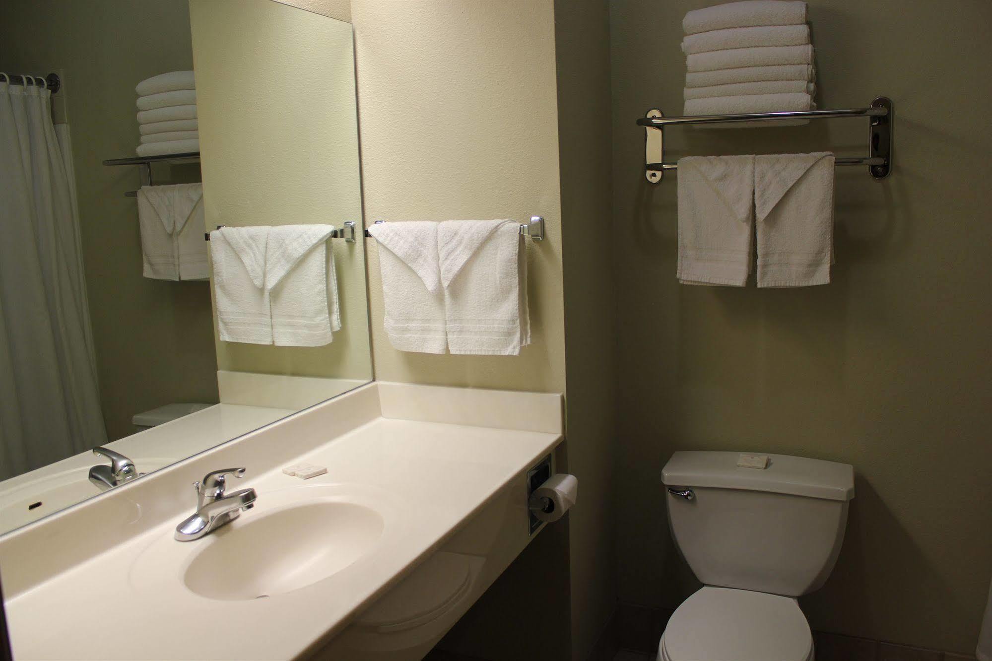 Wesley Inn Wichita Zewnętrze zdjęcie